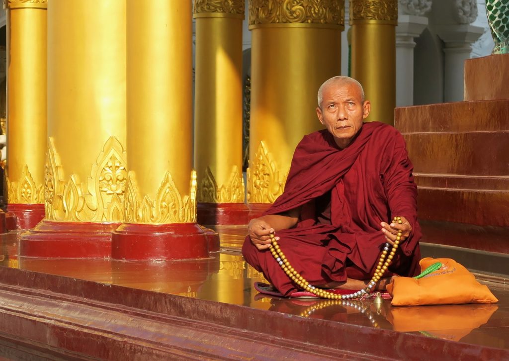 buddha karkötő férfi